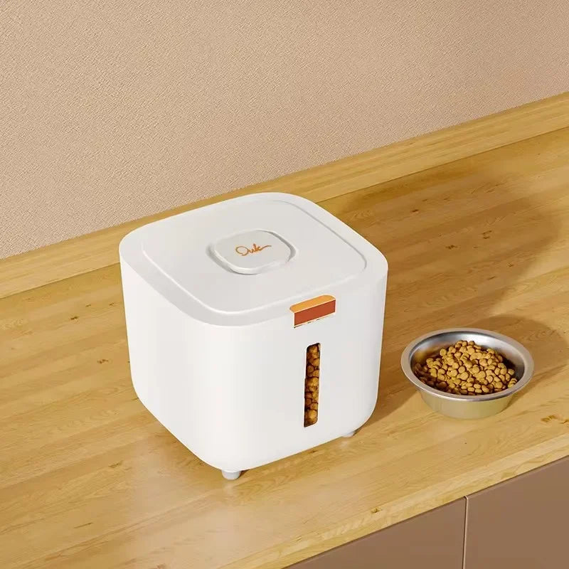 Pet food storage barrel , food sealed moisture-proof